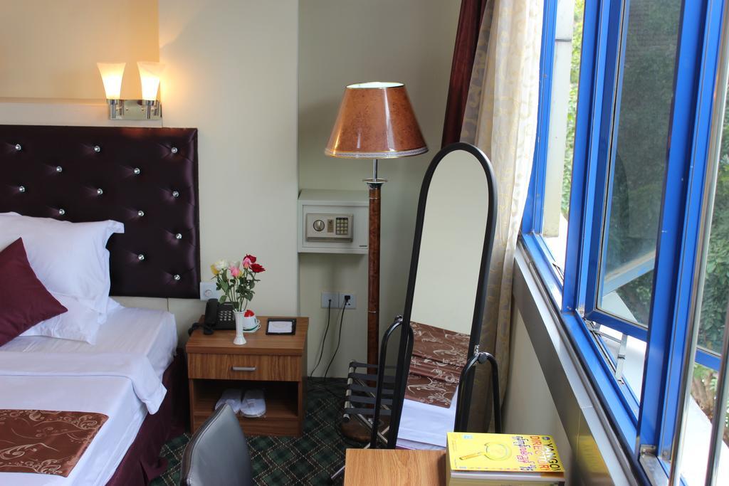 Yangon Good Time Hotel Exterior foto